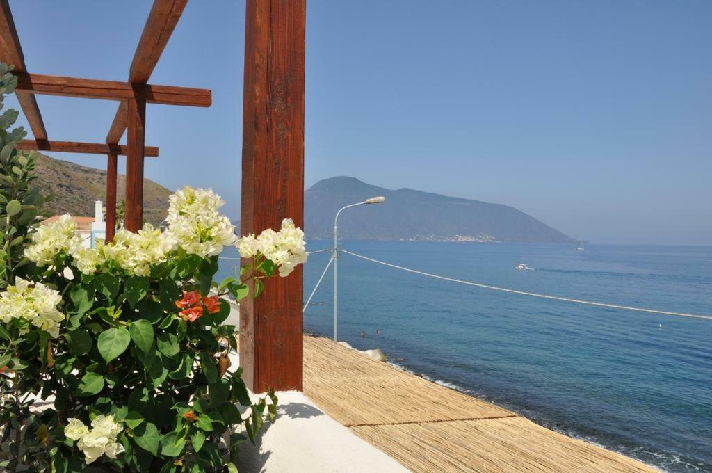 Nerossidiana Sul Mare Di Lipari Lägenhet Exteriör bild