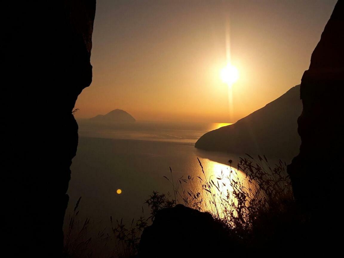 Nerossidiana Sul Mare Di Lipari Lägenhet Exteriör bild